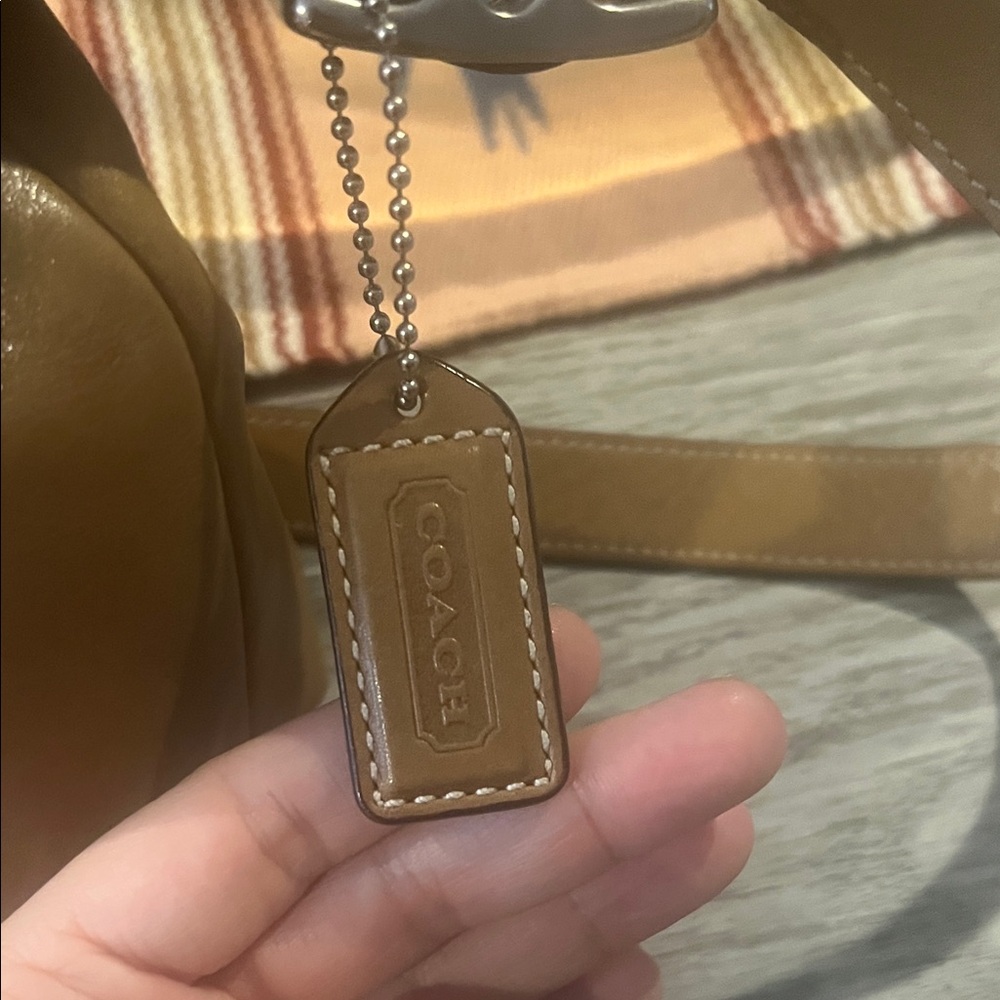COACH Vintage Tan Leather Shoulder Bag - Picture 6 of 16